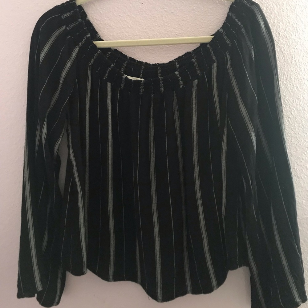 Off shoulder long sleeve grey and black